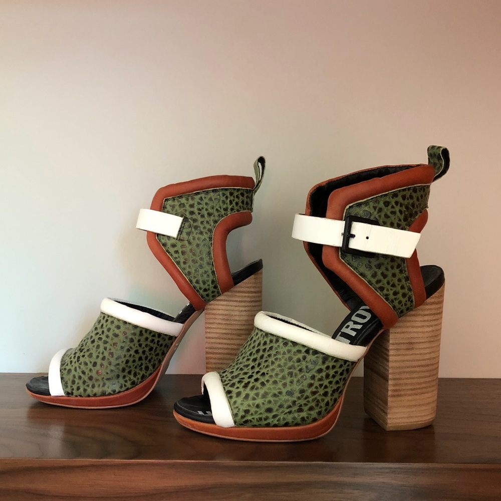I Desire The Things That Will Destroy Me Heels - Picture 3 of 3